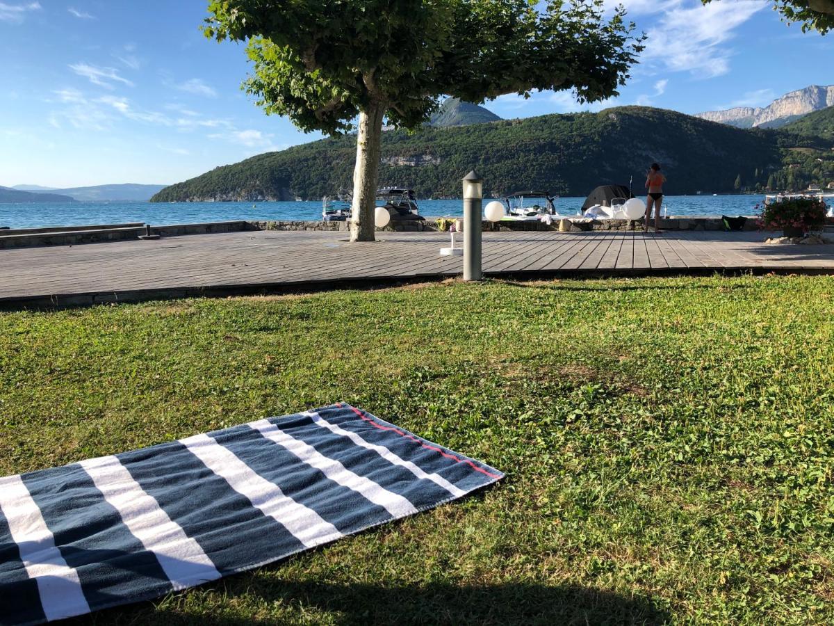 Logement Atypique Avec Vue Unique Panoramique Sur Le Lac D'Annecy, Dans Une Residence Avec Plage Et Ponton Privee Sur La Commune De Duingt Buitenkant foto