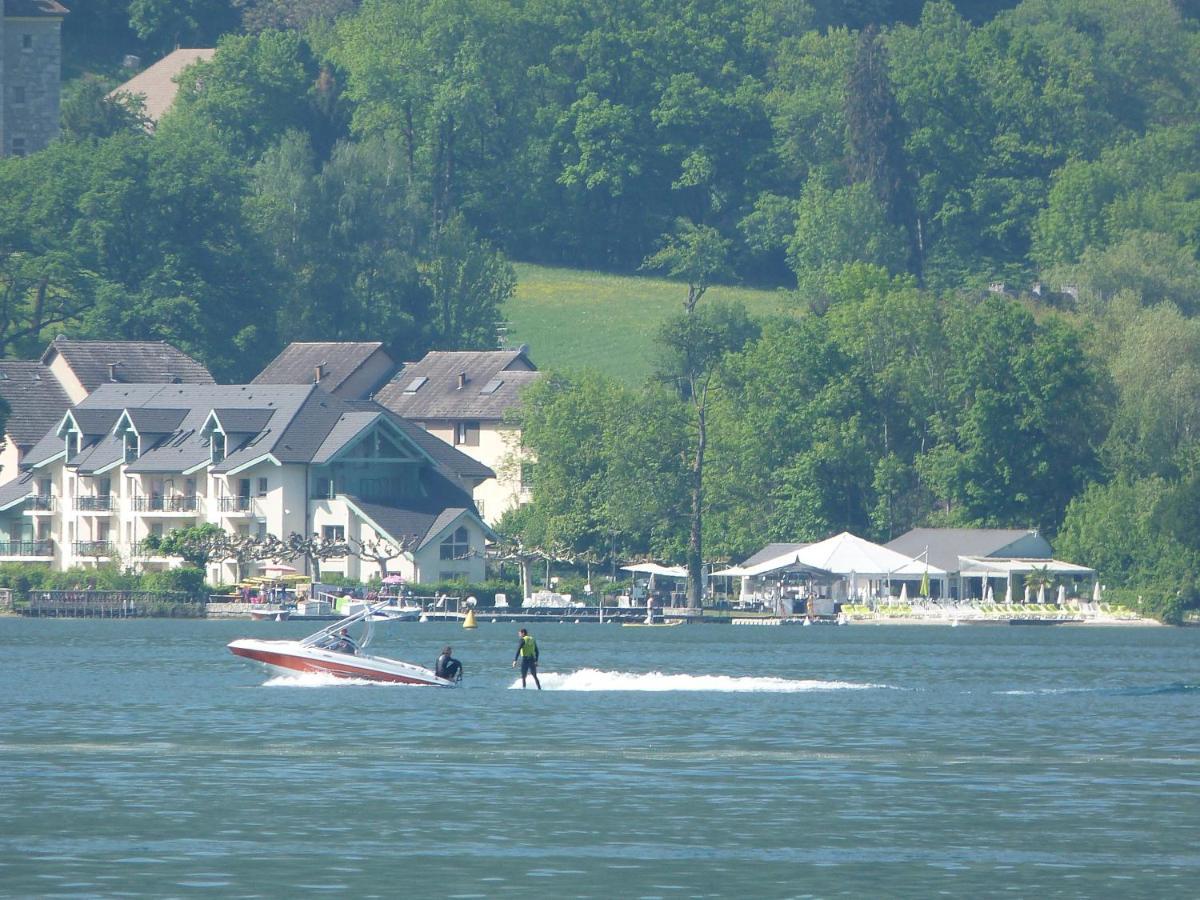 Logement Atypique Avec Vue Unique Panoramique Sur Le Lac D'Annecy, Dans Une Residence Avec Plage Et Ponton Privee Sur La Commune De Duingt Buitenkant foto