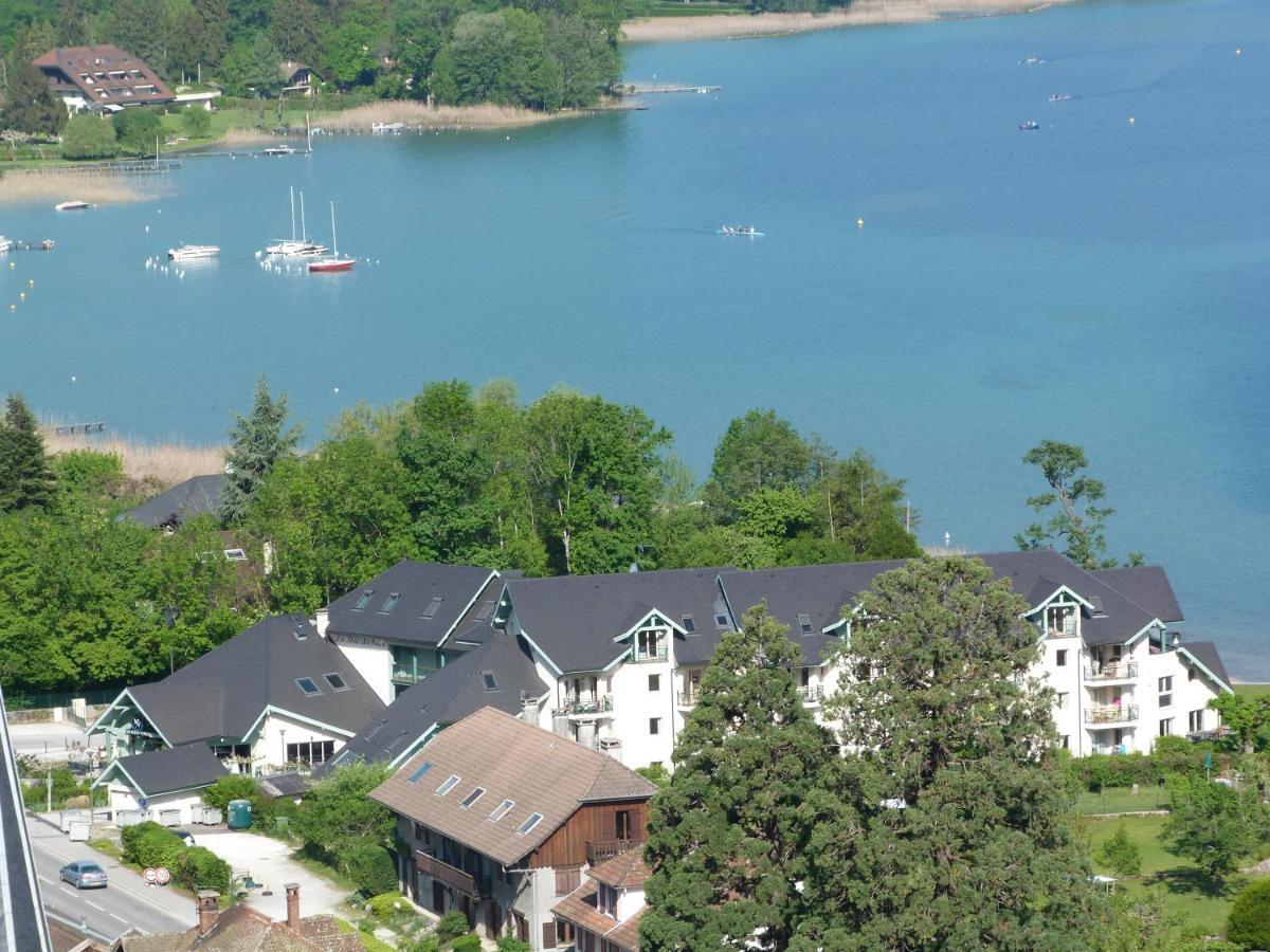 Logement Atypique Avec Vue Unique Panoramique Sur Le Lac D'Annecy, Dans Une Residence Avec Plage Et Ponton Privee Sur La Commune De Duingt Buitenkant foto